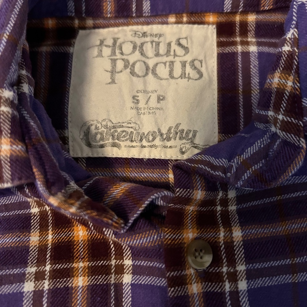 cakeworthy Hocus Pocus Sarah Purple Flannel Button Down Size S Disney ~ Fall! - Picture 3 of 4